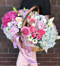 Композиция солнечный день в Красноармейское Чувашия Цветочная композиция из Розы, Хризантемы, Пионы и Лизиантусы в корзине в Красноармейское Чувашия