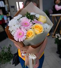 Букет цветов из:  Герберы, Розы и Хризантемы в Красноармейское Чувашия