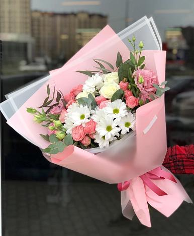 Букет цветов из: Розы, Лизиантусы и Хризантемы в Красноармейское Чувашия